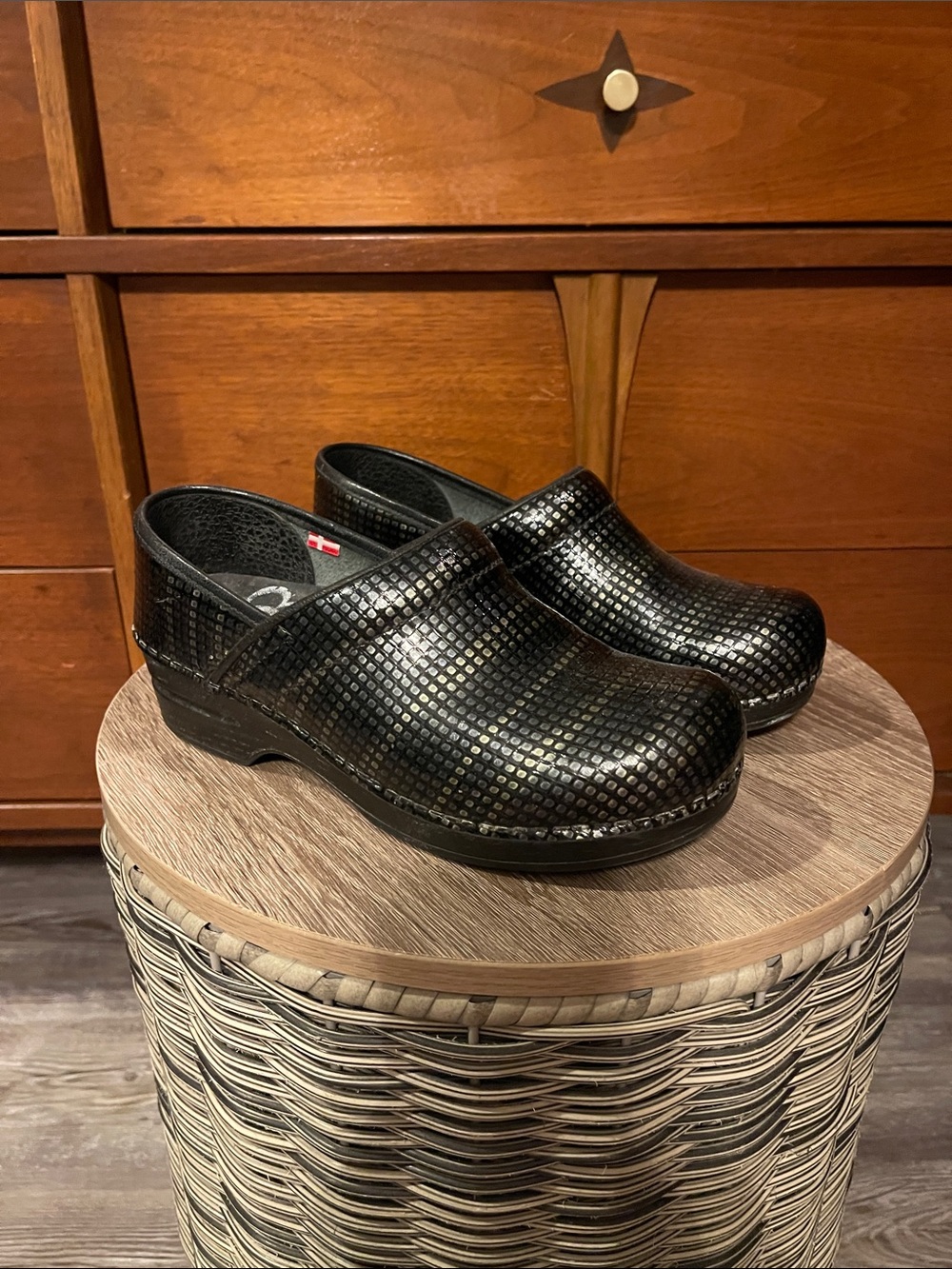 Sanita Danish Pro Women's Clog
Size 37 - comfortable and in great shape